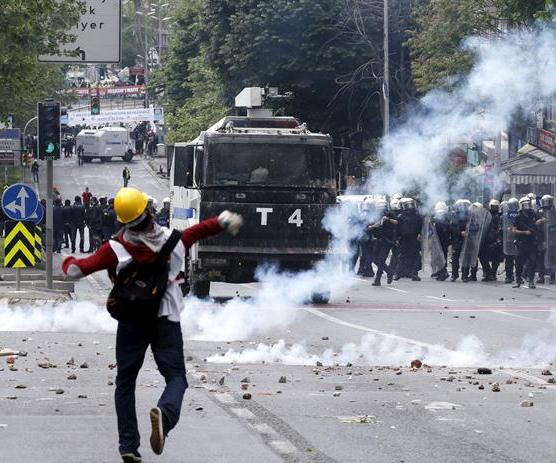 Al menos 58 heridos y 139 detenidos en choques de Primero de Mayo en Turquía