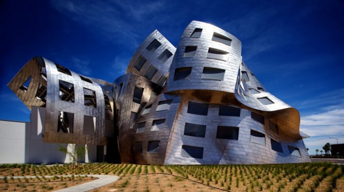 Frank Gehry, el mago de la formas con pétalos de titanio gana premio Príncipe de Asturias de las Artes