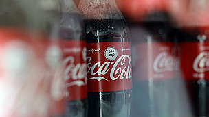 Coca Cola retira controvertido ingrediente de sus bebidas