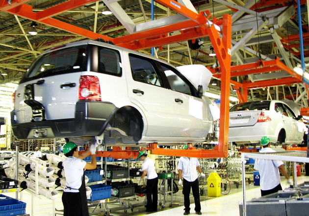 Ford suspende la fabricación de vehículos en Venezuela