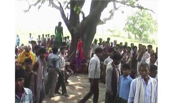 Violan a dos adolescentes intocables y las ahorcan en un árbol en la India