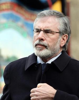 El líder del Sinn Fein irlandés permanece detenido por vinculación con asesinato de católica en 1972