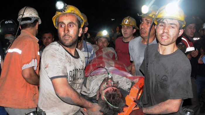 Sube a 205 la cifra de mineros muertos en el accidente de Turquía