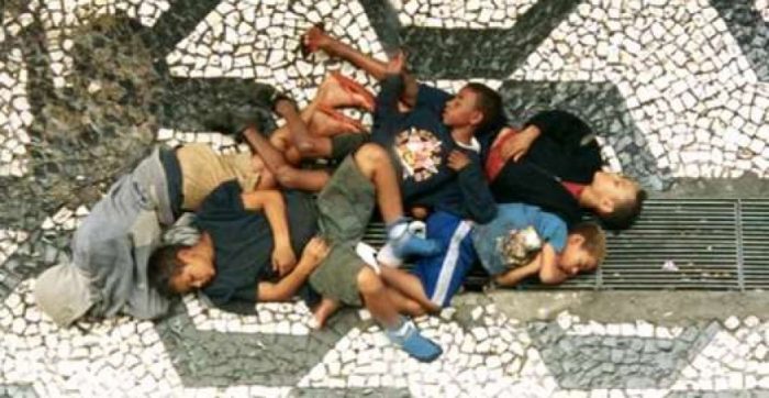 Periodista danés denuncia asesinatos por las noches de niños en Brasil para «dar buena imagen en el Mundial»