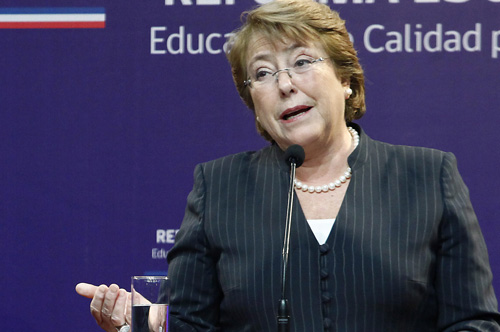 Bachelet llega a cuenta del 21 de mayo con la mira puesta en “la dura batalla” de Educación