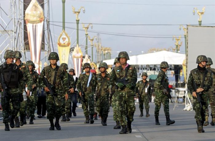 Empieza el toque de queda impuesto por los militares golpistas en Tailandia