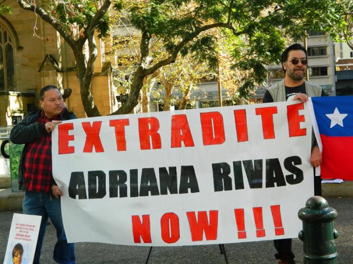 Manifestantes piden en Australia la extradición de colaboradora de Pinochet