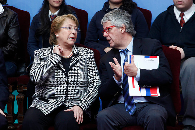 Bachelet sube aprobación gracias a discurso del 21 de mayo y Eyzaguirre sigue en caída libre