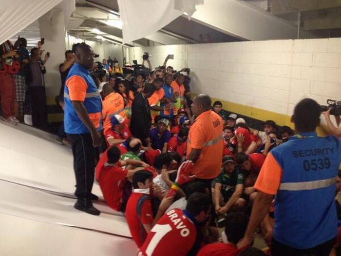 ANFP prohíbe ingreso a estadios chilenos a hinchas que provocaron desórdenes en Brasil