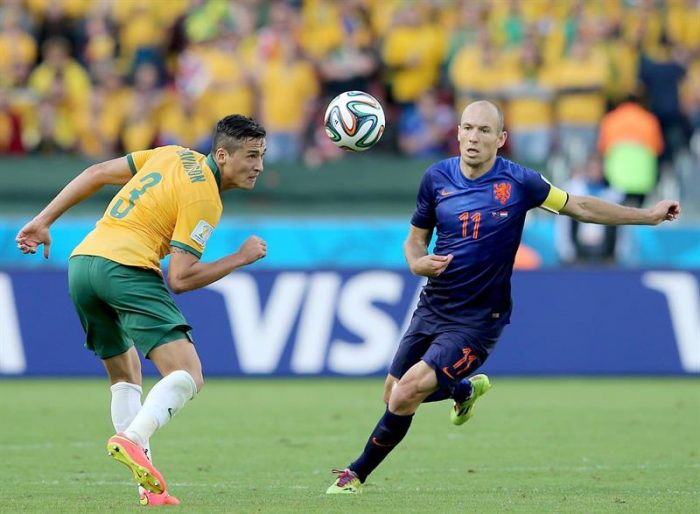 Holanda a un paso de clasificar a los octavos del Mundial tras ajustada victoria 3-2 frente a Australia