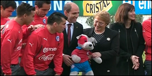 Bachelet a los jugadores de la selección: «Ustedes son portadores de los sueños de millones de chilenos»
