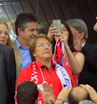 Presidenta Bachelet dedicó triunfo de Chile a familias que «lo han pasado más mal en el país»