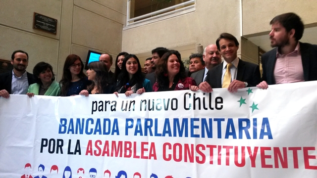 Parlamentarios conforman inédita «bancada transversal» por una Asamblea Constituyente