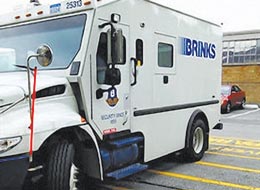 Trabajador de la empresa Brinks se suicida con su arma al interior de camión blindado