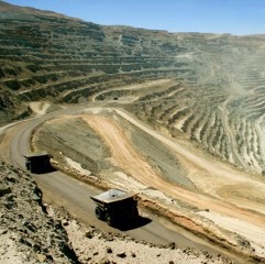 El problema de Codelco en una sola cifra: mientras las mineras privadas reinvierten el 53% de sus utilidades, la estatal apenas llega al 8%
