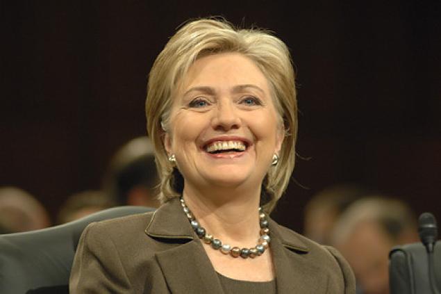 Hillary Clinton arranca la gira de promoción de su libro con aire electoral
