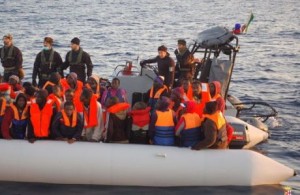 Marina italiana confirma la muerte de 30 inmigrantes al sur de Sicilia