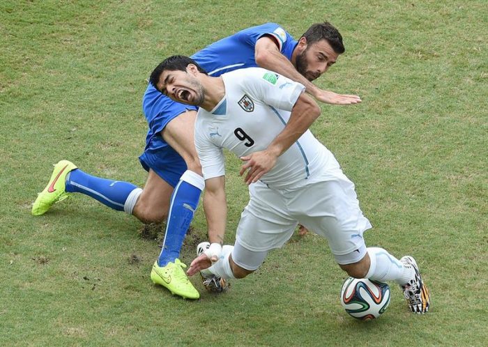 Uruguay presenta descargos a FIFA por caso Suárez y directivos viajan a Río