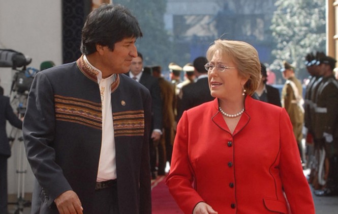 Morales dice que Bachelet se equivoca y recalca que «las mujeres y los socialistas siempre buscan soluciones mediante el diálogo»