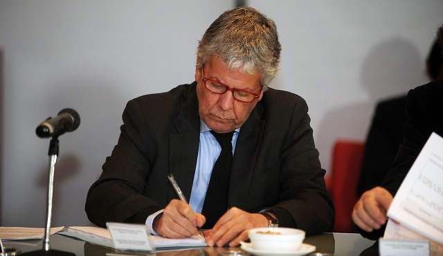 Semana negra para Eyzaguirre: un 53% desaprueba su gestión