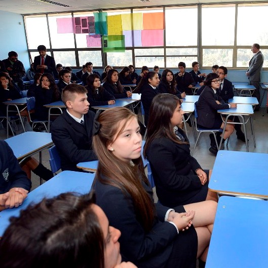 The Economist advierte que los chilenos aprenden muy poco en las salas de clases