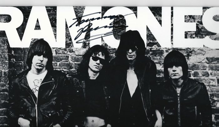 El mundo del rock continúa llorando la muerte del último de los Ramones originales