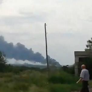 Avión de Malaysia Airlines se estrella en Ucrania y se especula que fue derribado por misil
