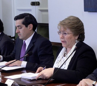 Bachelet espera avanzar en una nueva Constitución o al menos redactarla e iniciar su discusión
