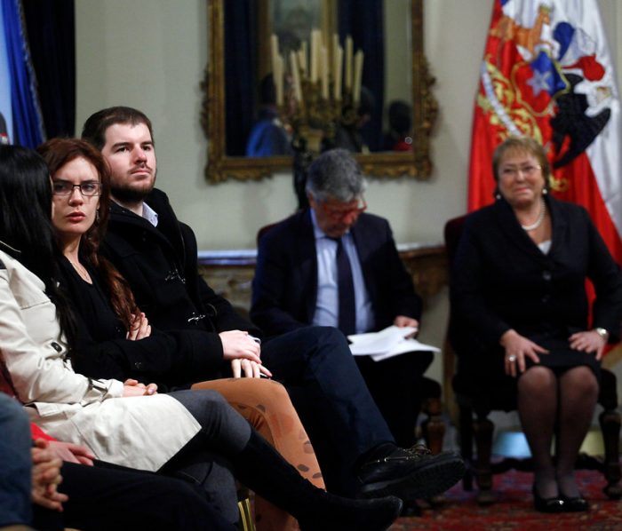 Jackson y Vallejo celebran envío de proyecto que integra a estudiantes a gobiernos universitarios