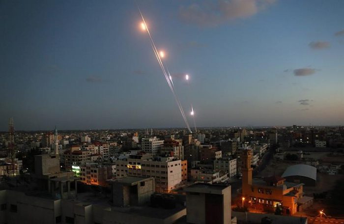 Hamas enseña sus «drone» y médicos denuncian armas israelíes más letales
