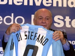 La prensa argentina llora a Di Stéfano, «primera gloria del fútbol mundial»