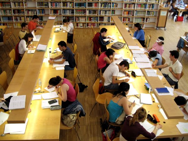 Aranceles de universidades chilenas subieron en promedio un 3,0 % en 2014