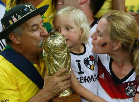 Brasileños descubren que son «alemanes desde niños» al pasar Argentina a la final