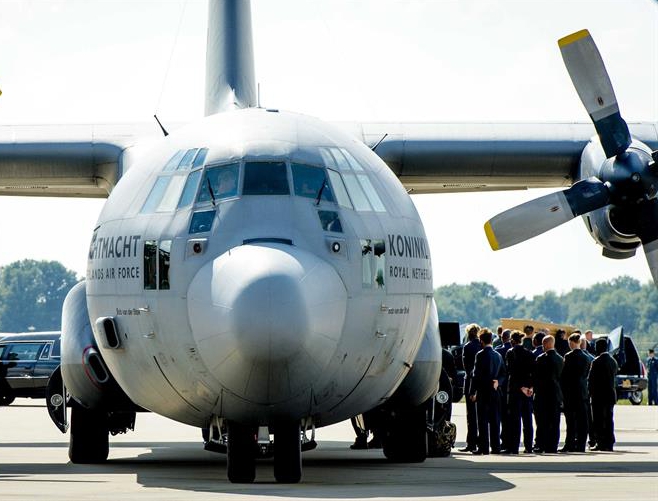 Llegan a Holanda restos de otras 74 víctimas del vuelo MH17