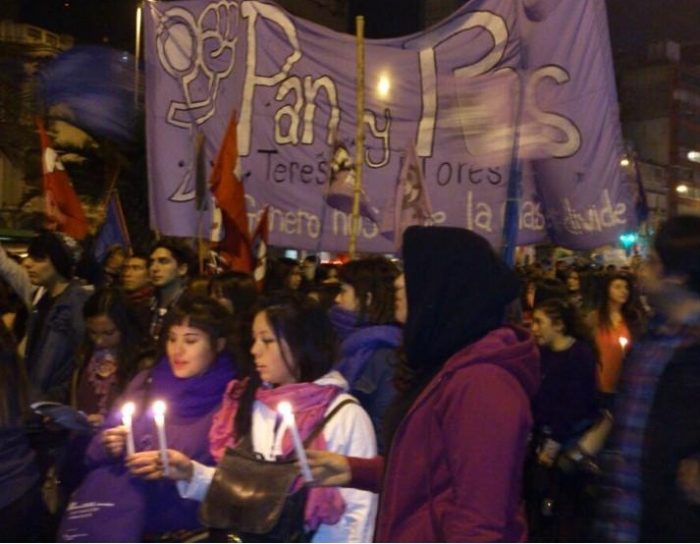 «Ni leyes ni rosarios en nuestros ovarios»: la marcha a favor del aborto que se toma la Alameda