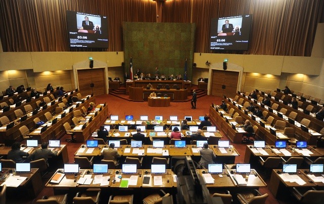 Comisión de Constitución aprueba ley de cuotas para fomentar participación de mujeres en política
