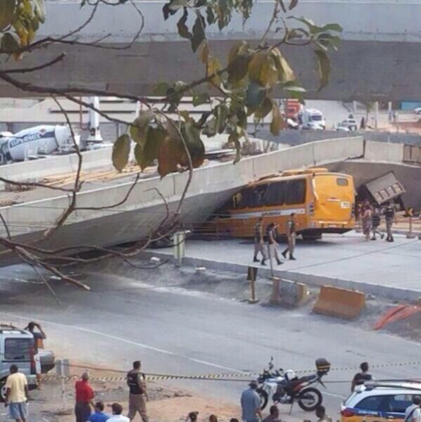 Al menos un muerto y 10 heridos tras caída de un viaducto en Belo Horizonte