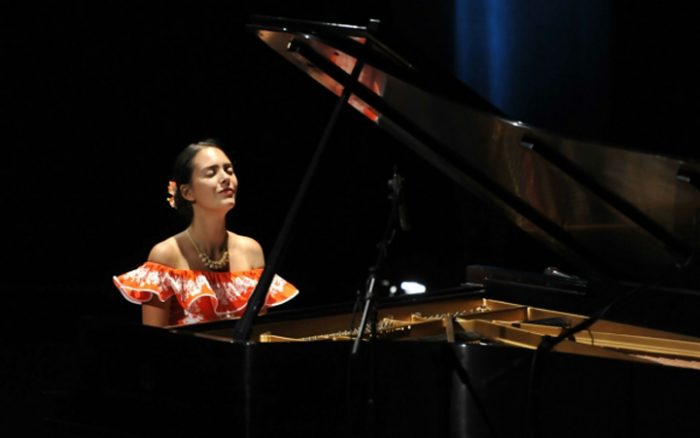 Pianista Mahani Teave lanza campaña internacional para construir Escuela de Música en Isla de Pascua