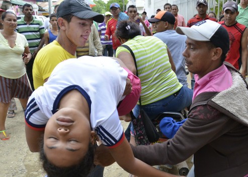 El misterio detrás del desmayo de 200 niñas en Colombia
