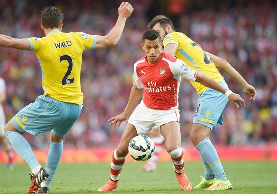 Alexis Sánchez entrega una asistencia en triunfo del Arsenal en inicio de la Premier League