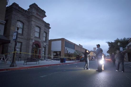 Gobernador California declara estado emergencia tras mayor sismo en 25 años
