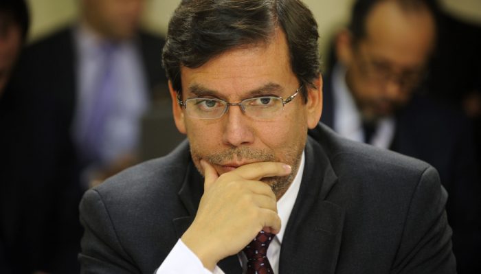 Arenas gana en el Senado pero pierde en Contraloría