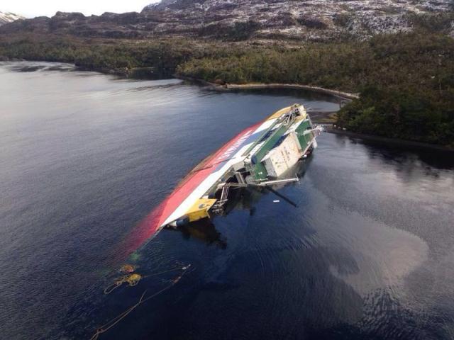 Fotos: El rescate de la Armada a los náufragos del ferry Amadeo I