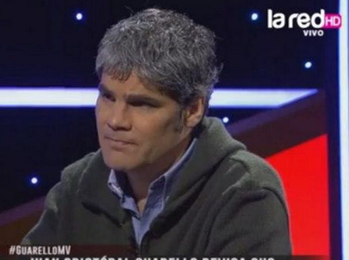 Juan Cristóbal Guarello hace ‘pebre’ a Felipe Bianchi: «Deja de predicar con el pene en la mano»