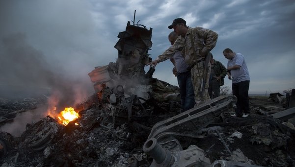 Más de 60 expertos llegan al lugar del siniestro del avión malasio