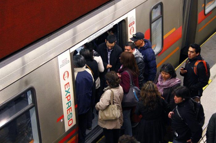Seguidilla de fallas no detiene alza del Metro: pasaje sube 10 pesos a partir del lunes