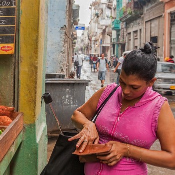 Cómo es vivir con 20 dólares al mes en Cuba