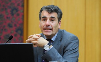 Velasco critica las reformas de Bachelet y dice que se equivocó al tomar la agenda del movimiento estudiantil