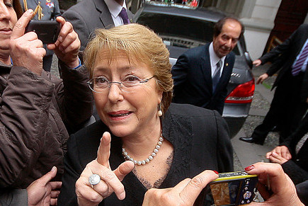 Bachelet insiste en alianza público privada para reactivar la economía