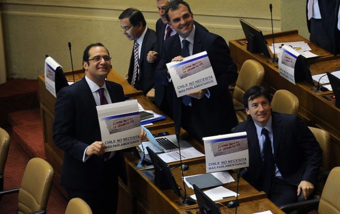 Gabriel Boric sobre cartel de la UDI: «Claro, estamos bien los 120 mientras ganamos 8 millones de pesos»